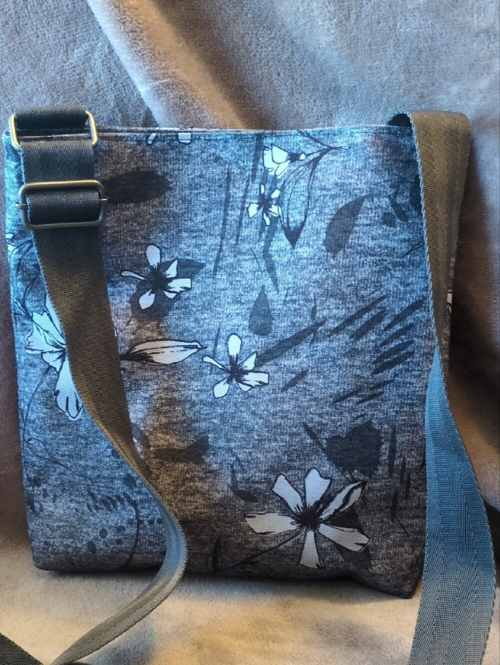 Dakine Grey Floral Crossbody Bag - Picture 2 of 4